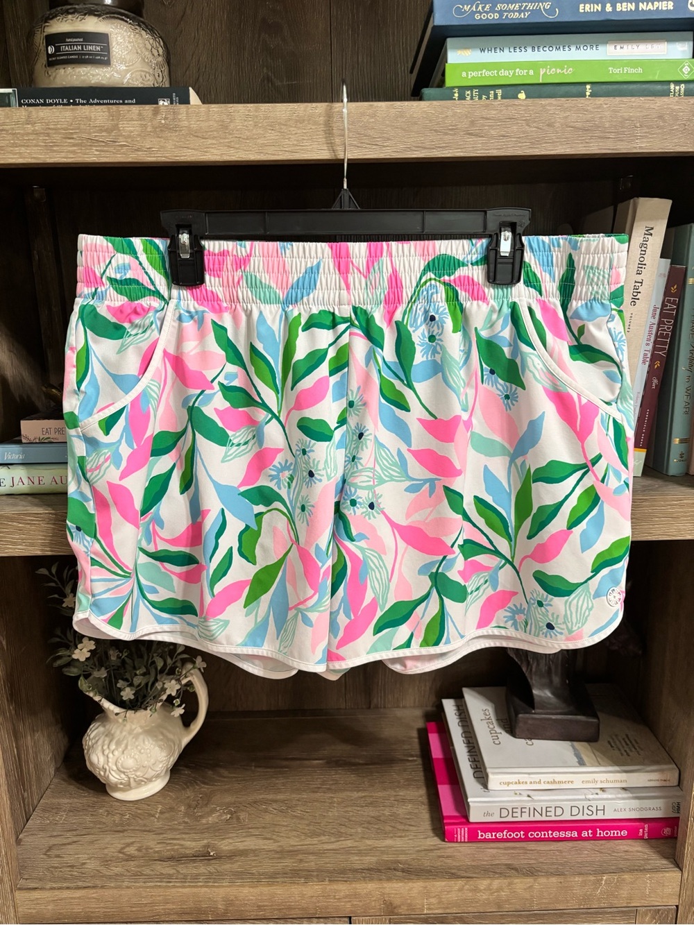 Lilly Pulitzer Luxletic 4” Backcourt Shorts, Size XL